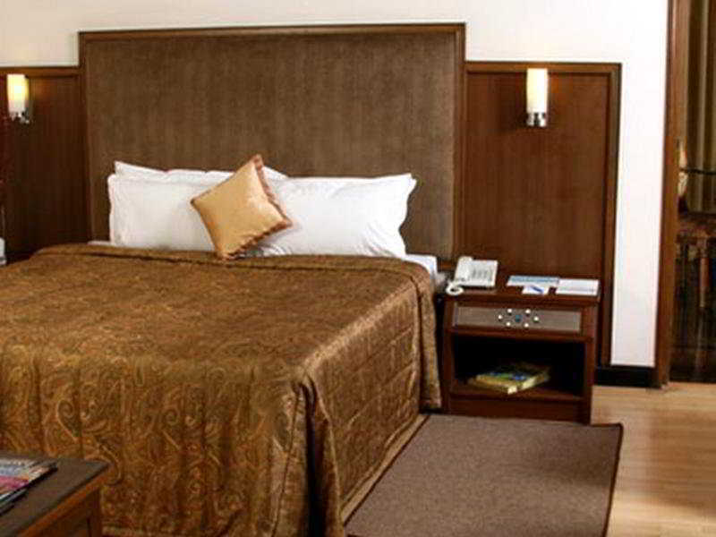 Greenpark Madrás Exterior foto A room at the hotel