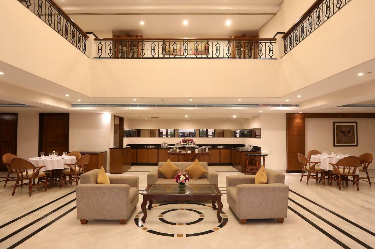 Greenpark Madrás Exterior foto The lobby of the hotel