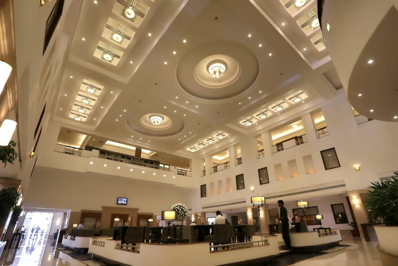Greenpark Madrás Exterior foto The lobby of the hotel
