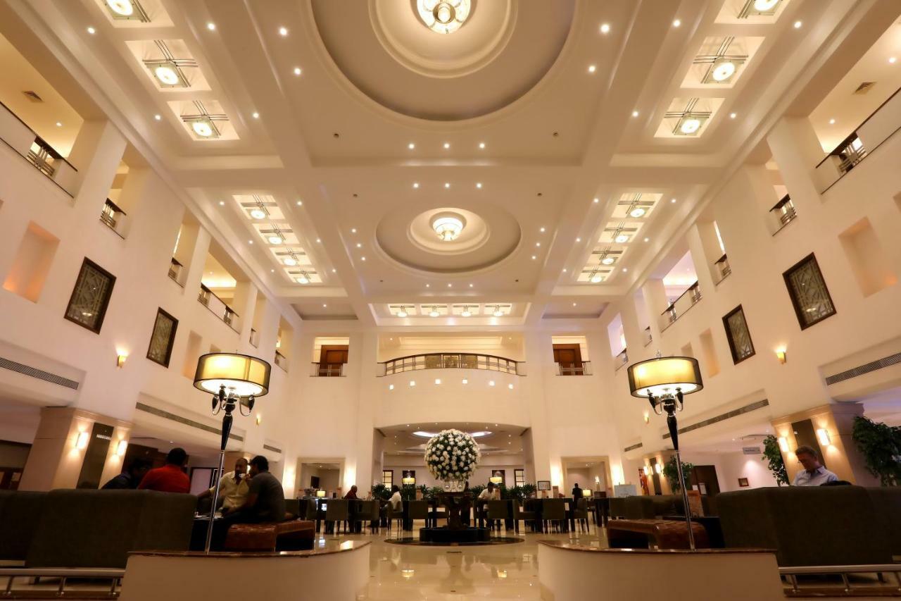 Greenpark Madrás Exterior foto The lobby of the hotel