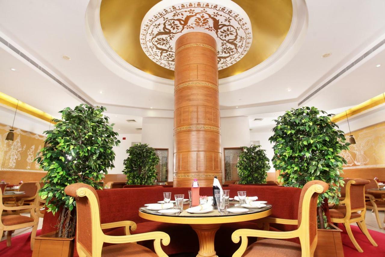 Greenpark Madrás Exterior foto The interior of the restaurant